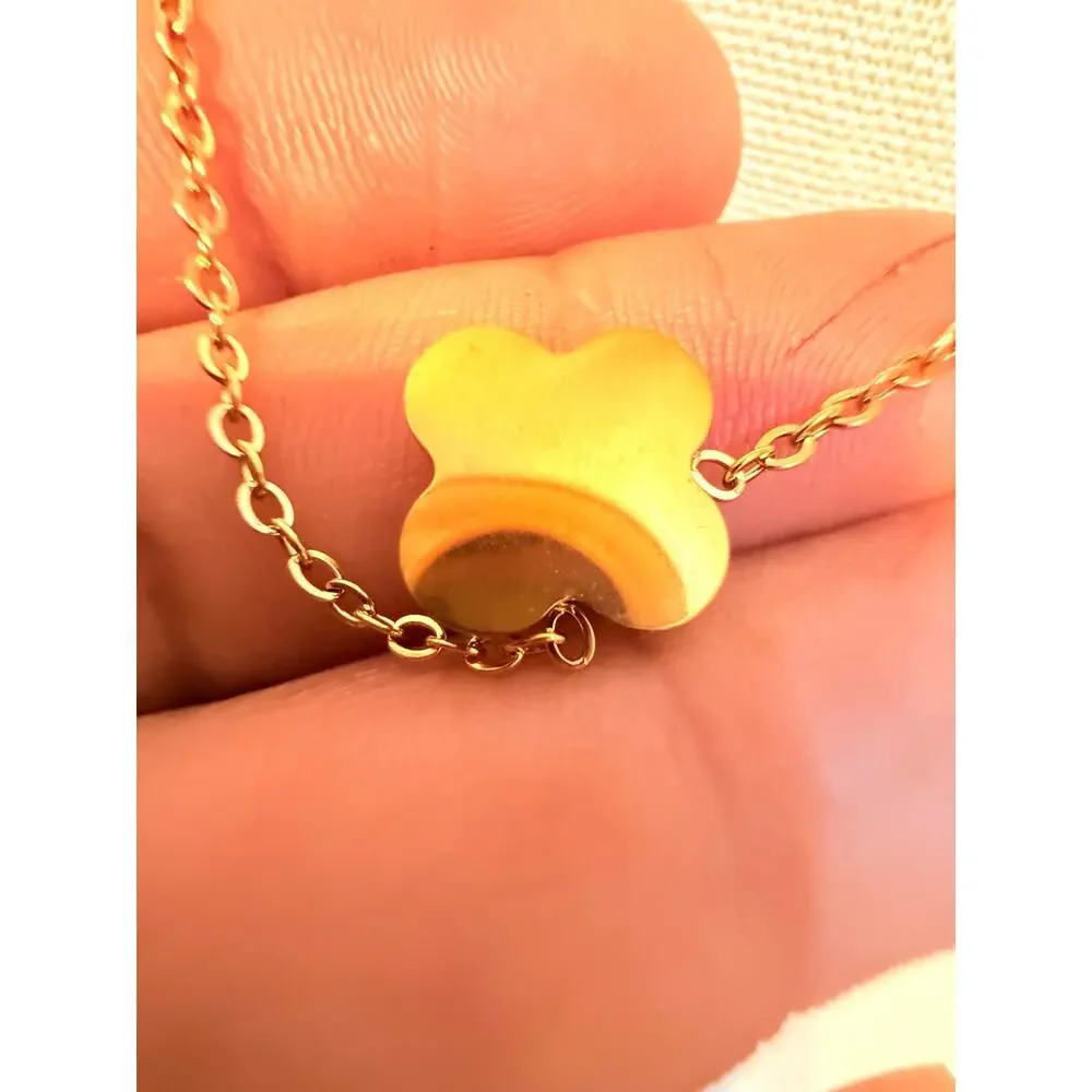 Vintage Clover Mother of Pearl Gold Tone Necklace 18+2”